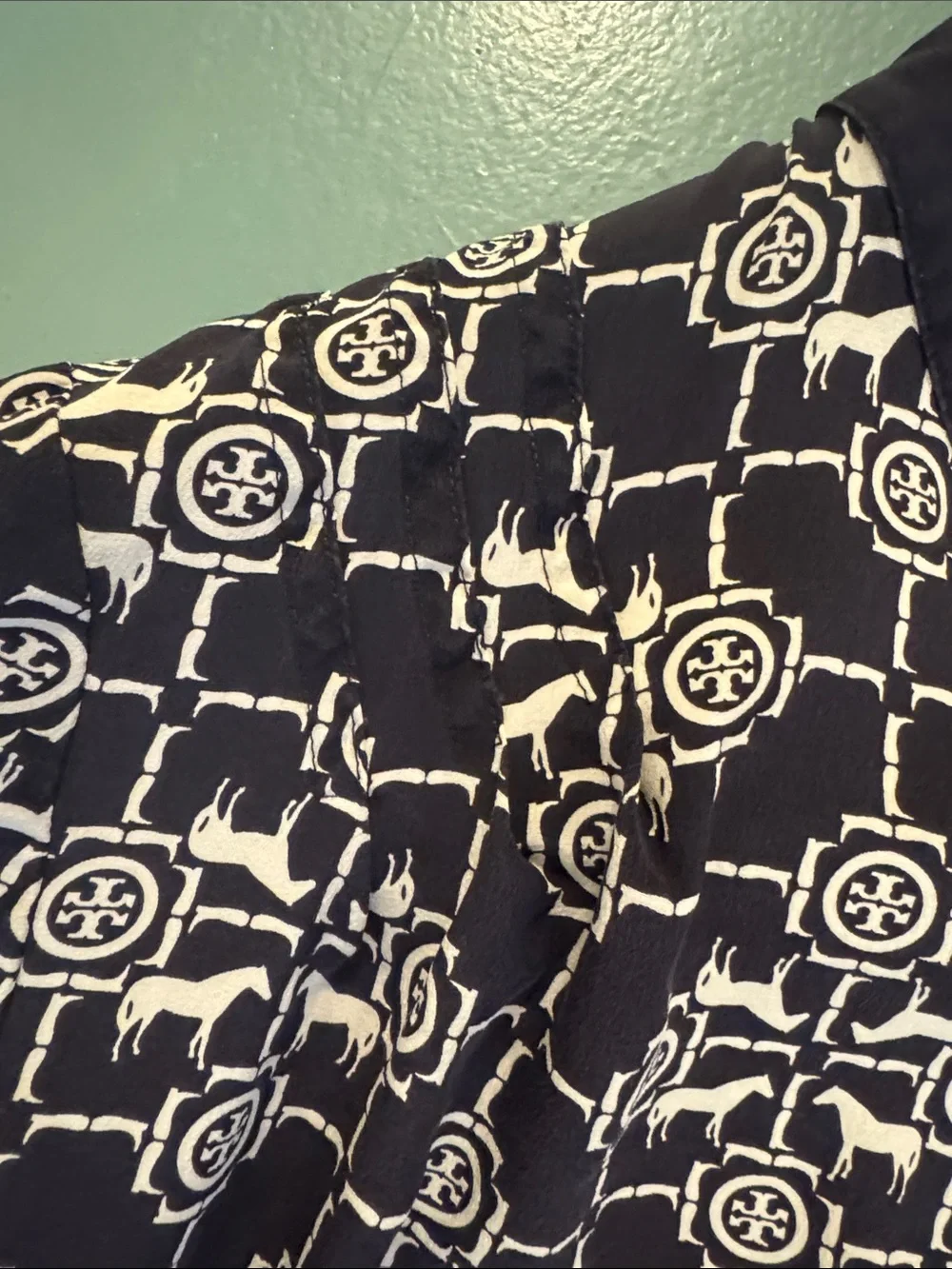 Tory Burch Navy & White Logo-Pattern silk top with Gold Buttons size 10 - Picture 3 of 8